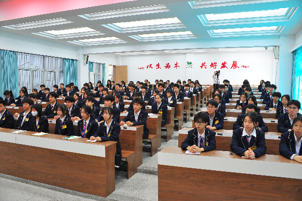澄海澄华中学校服图片
