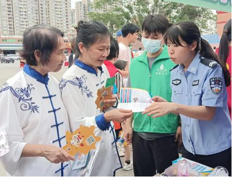 图片7东区街道开展母亲节主题宣传教育活动1.png