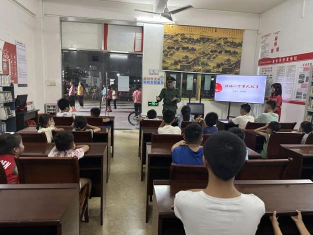 图片4：小榄镇暑假夏令营里的反邪宣传.png