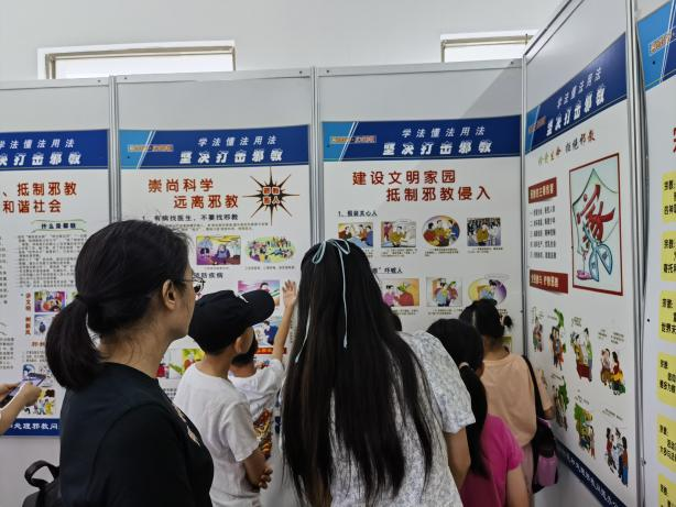 图片29：暑期孩子们参观反邪教教育基地.png