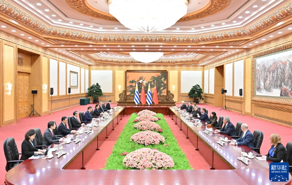 　　11月22日下午，国家主席习近平在北京人民大会堂同来华进行国事访问的乌拉圭总统拉卡列举行会谈。新华社记者 岳月伟 摄