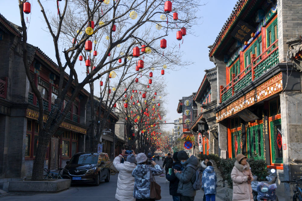 北京市琉璃厂古文化街一景（2024年2月5日摄）。新华社记者 鞠焕宗 摄