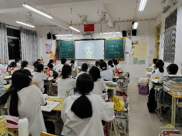 市田家炳.jpg