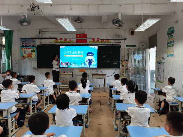2024年5月27日湛江市第二十八小学开展“同心反邪 共守平安”主题班会 (3)(1)(1).jpg