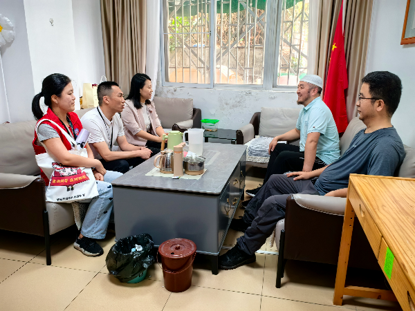 与穆斯林座谈.jpg