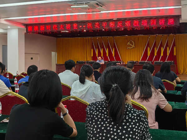 南澳讲座.jpg