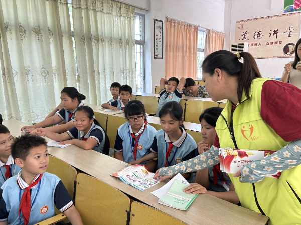 08三合镇中心小学反邪教宣传讲座2.png