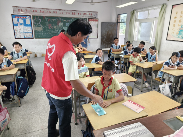 16大江镇大巷小学开展反邪教警示教育宣传活动2.png