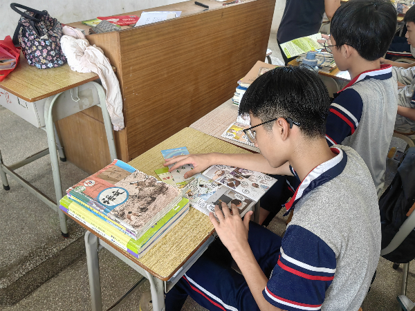 17冲蒌镇在冲蒌中学开展反邪教宣传活动1.bmp