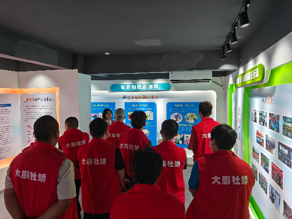 0419社矫人员参观反邪教警示教育室.jpg