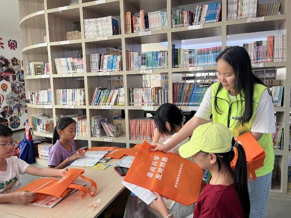4.罗坑镇走进图书馆开展反邪主题宣传 (1).png