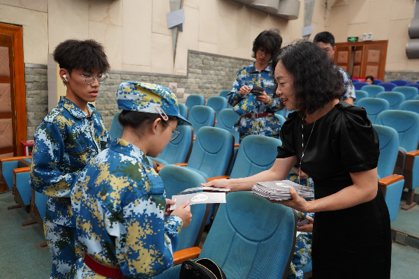 2024年9月23日晚上，麻章区委政法委联合湛江市公安局国保支队、麻章公安分局到广东海洋大学开展反邪教宣传（照片7）.JPG