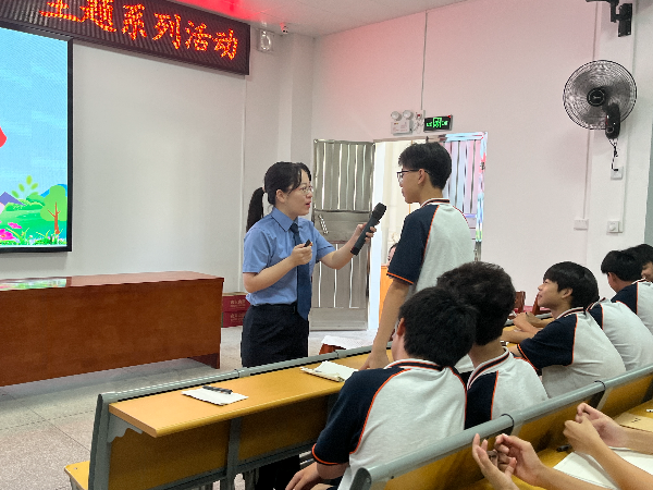 8.学生积极参与互动问答.jpg