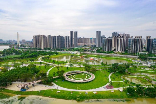 　　这是2022年6月5日在佛山市南海区丹灶镇拍摄的金沙岛国家湿地公园生态修复项目。该项目是南海区全域土地综合整治低效建设用地腾退并复垦复绿的示范项目之一。新华社发