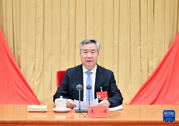　　1月6日，中国共产党第二十届中央纪律检查委员会第四次全体会议在北京开幕。中共中央政治局常委、中央纪律检查委员会书记李希代表中央纪律检查委员会常务委员会作题为《深入推进党风廉政建设和反腐败斗争，以全面从严治党新成效为推进中国式现代化提供坚强保障》的工作报告。新华社记者 岳月伟 摄