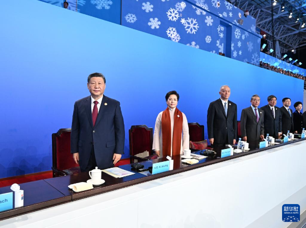 2月7日晚，第九届亚洲冬季运动会在黑龙江省哈尔滨市隆重开幕。习近平等党和国家领导人出席开幕式。新华社记者 燕雁 摄