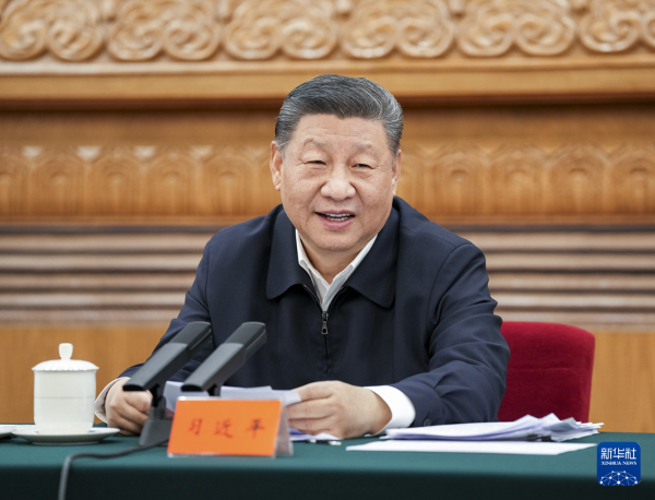 　　2月17日，中共中央总书记、国家主席、中央军委主席习近平在京出席民营企业座谈会并发表重要讲话。新华社发（占政 摄）