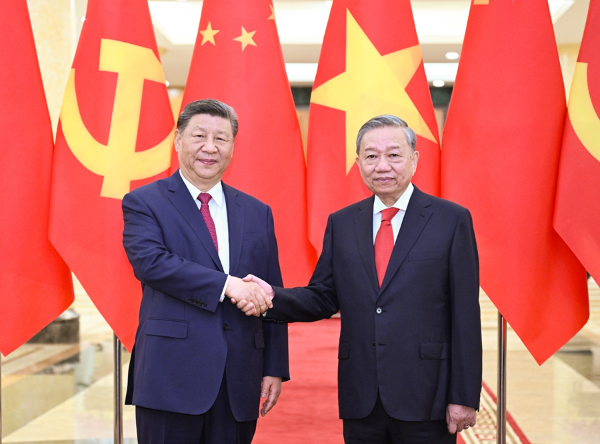 　　4月14日下午，中共中央总书记、国家主席习近平在越共中央驻地同越共中央总书记苏林举行会谈。新华社记者 李学仁 摄