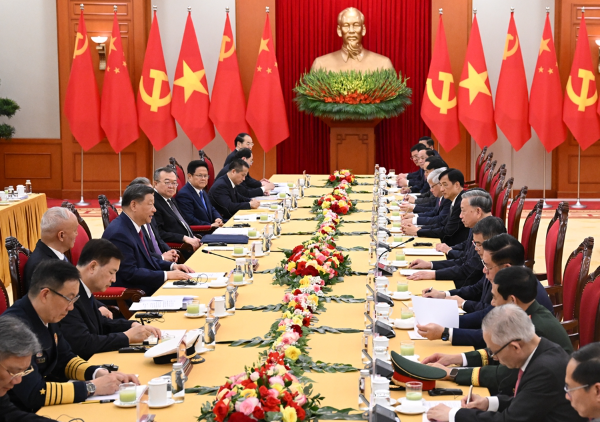 　　4月14日下午，中共中央总书记、国家主席习近平在越共中央驻地同越共中央总书记苏林举行会谈。新华社记者 谢环驰 摄