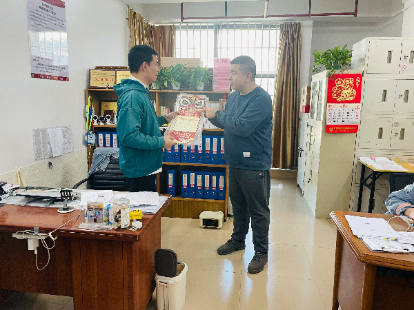 学院慰问1.jpg