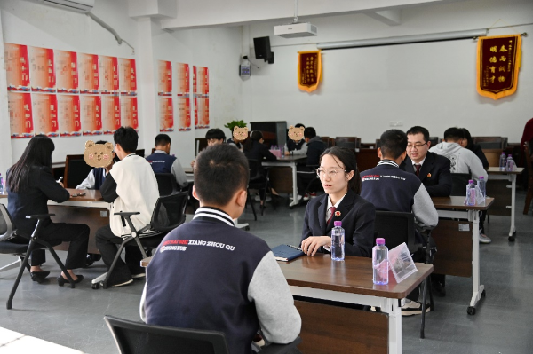 珠海市检察院守护成长导师与专门学校学生开展谈心
