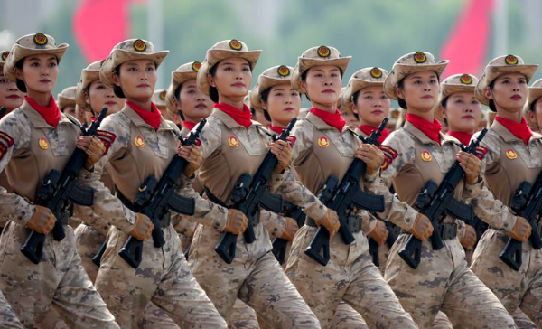 　　2025年9月3日，纪念中国人民抗日战争暨世界反法西斯战争胜利80周年大会在北京隆重举行。这是民兵方队接受检阅。新华社记者 许畅 摄