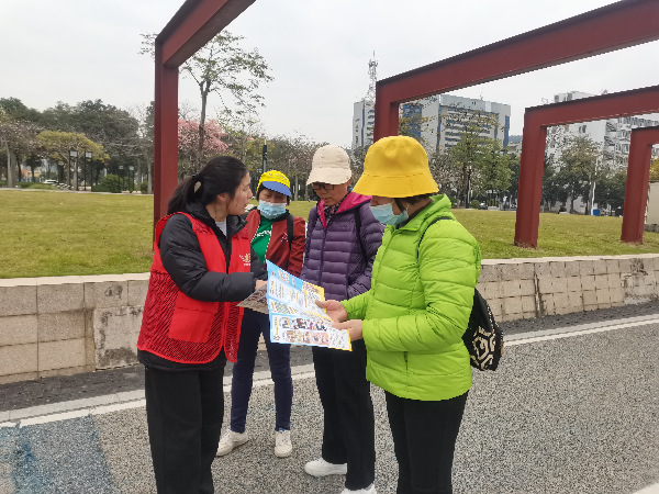 1766629014342749.jpg 12.志愿者深入网红公园开展反邪教宣传.jpg